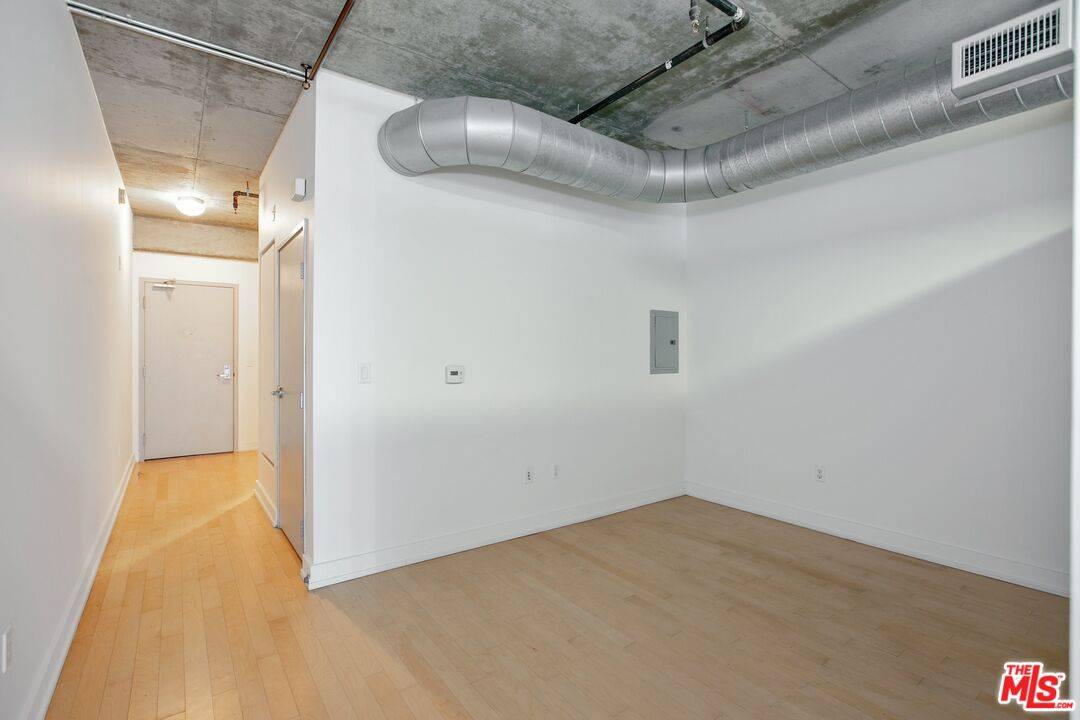 Los Angeles, CA 90015,645 W 9TH ST #424
