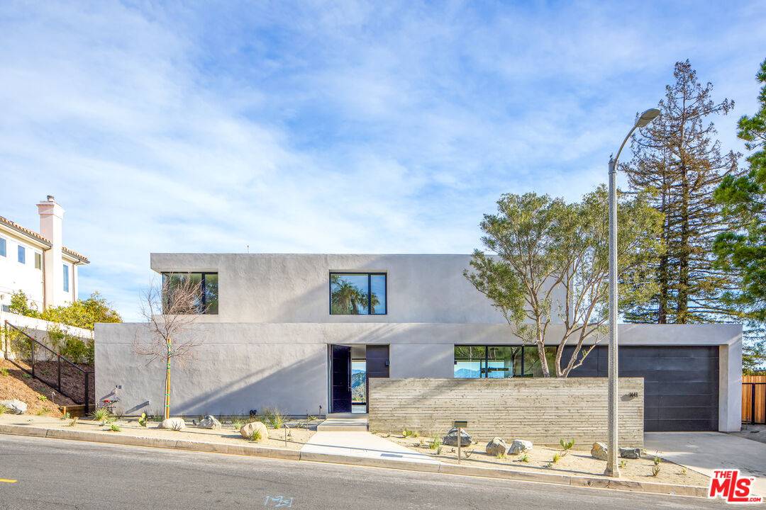 Los Angeles, CA 90077,1448 STRADELLA RD