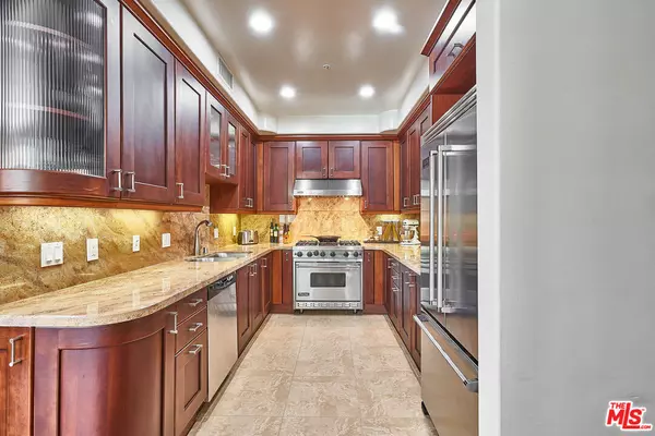 Los Angeles, CA 90048,135 S Swall Dr #302