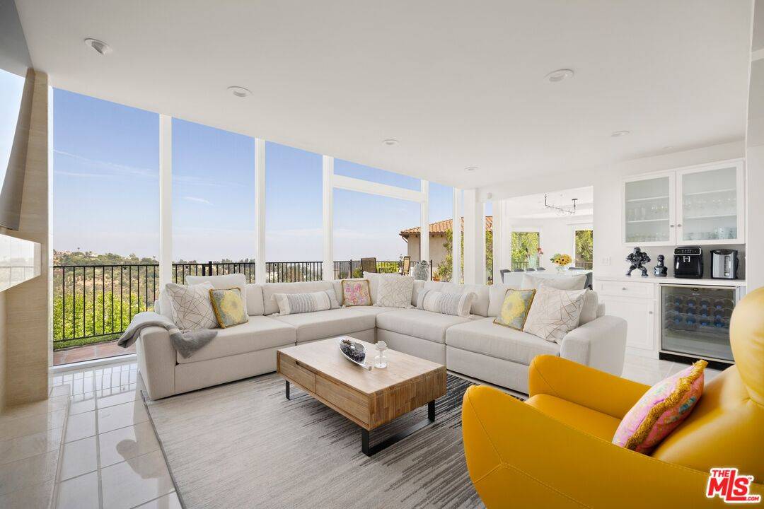 Los Angeles, CA 90077,1244 Stradella Rd