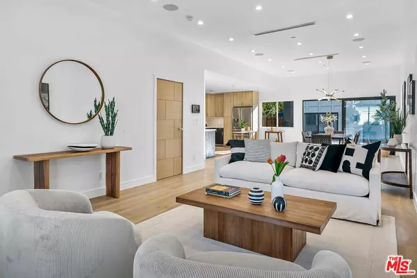 Encino, CA 91316,17624 Martha St