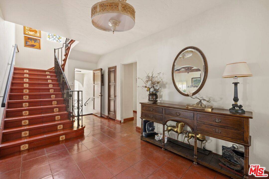 Beverly Hills, CA 90212,313 S Peck Dr