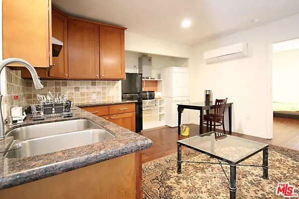 4848 Oakwood Ave ##1/2, Los Angeles, CA 90004
