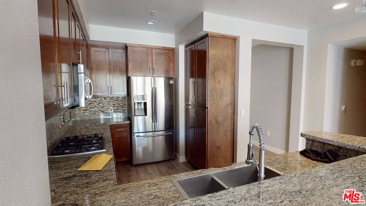 Woodland Hills, CA 91367,21301 Erwin St #308