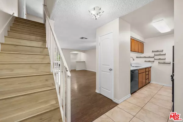 Canoga Park, CA 91304,21219 Roscoe Blvd #211