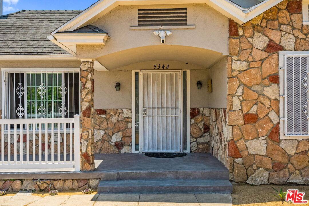 Los Angeles, CA 90038,5342 Lemon Grove Ave