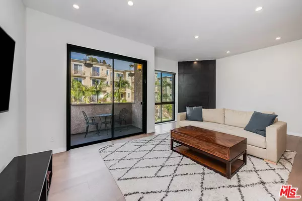 2307 Fox Hills Dr #203, Los Angeles, CA 90064