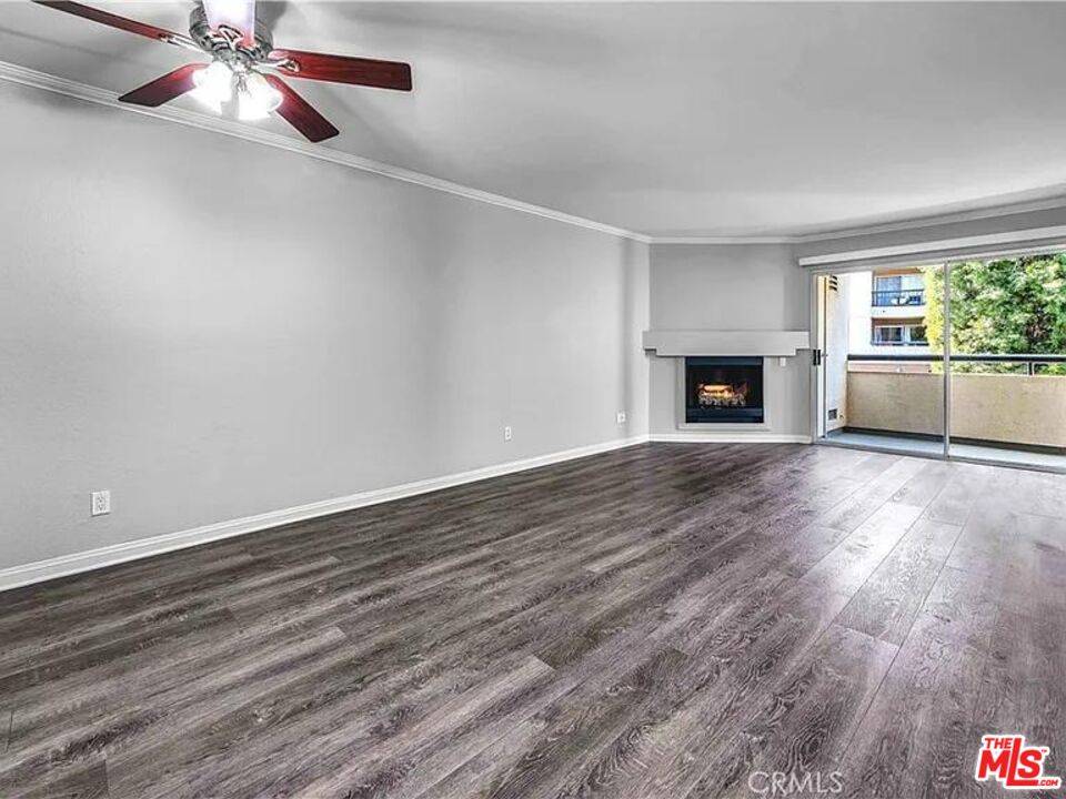 Woodland Hills, CA 91367,5565 Canoga Ave #118