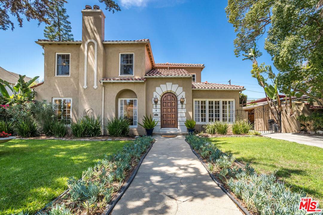 1709 Buckingham Rd, Los Angeles, CA 90019