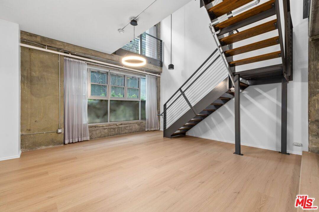 Los Angeles, CA 90013,510 S Hewitt St #104