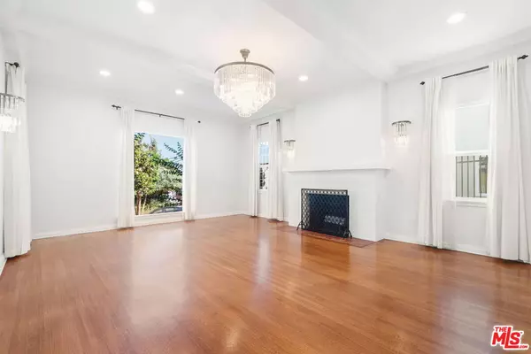 Los Angeles, CA 90019,1121 S Orange Dr