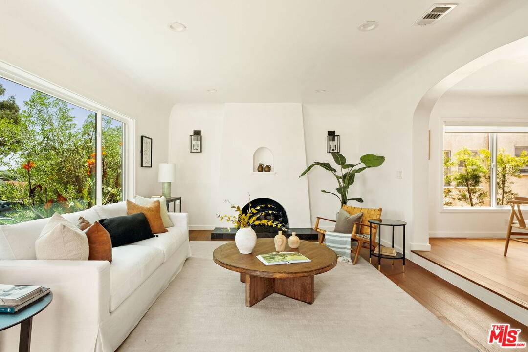 Los Angeles, CA 90043,4313 W 59th St