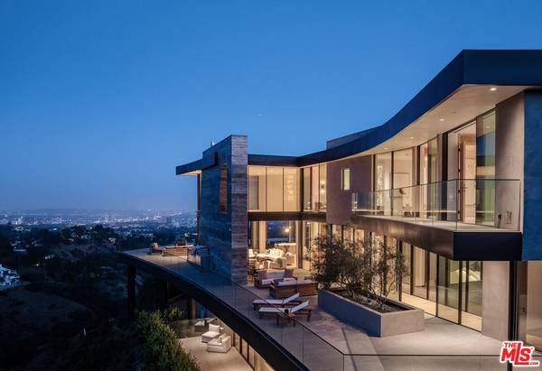1504 N Kenter Ave, Los Angeles, CA 90049