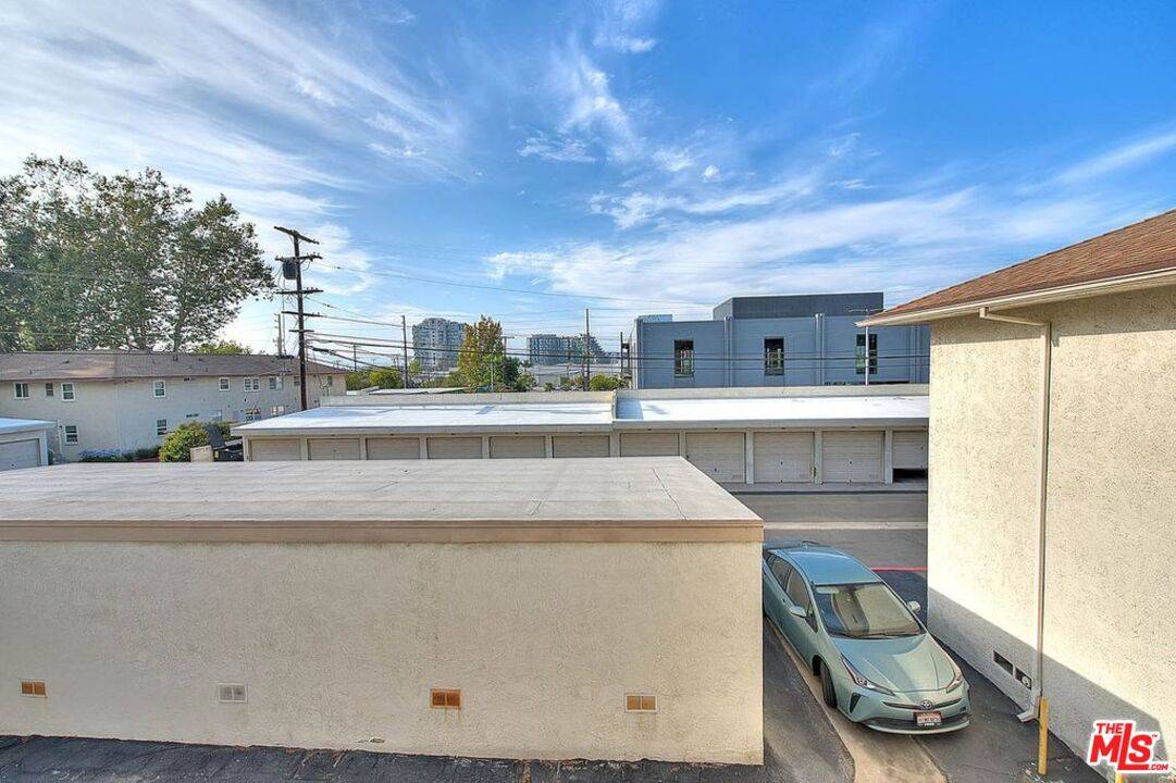 Los Angeles, CA 90016,5815 Bowcroft St #4
