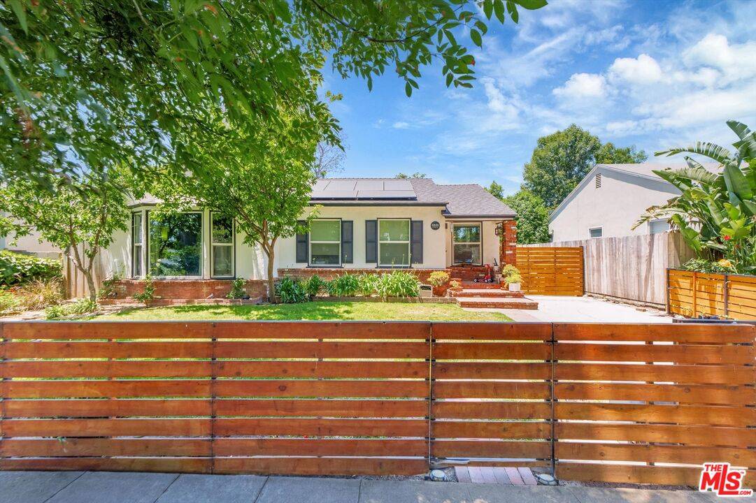 6531 Ruffner Ave, Lake Balboa, CA 91406
