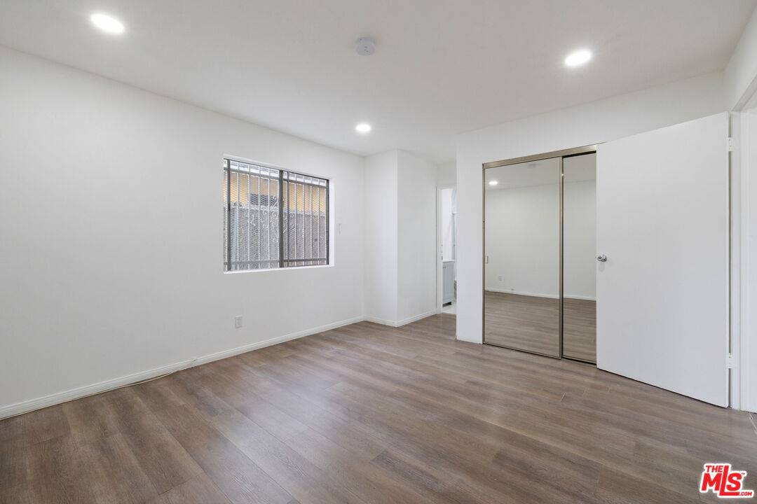 Los Angeles, CA 90001,1346 E 83rd St