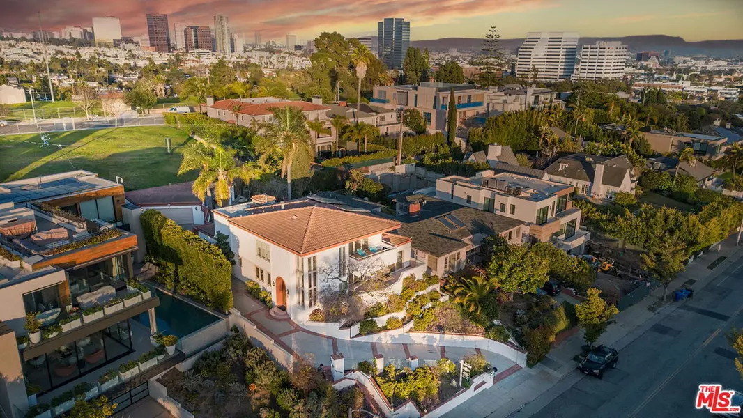 905 Berkeley St, Santa Monica, CA 90403