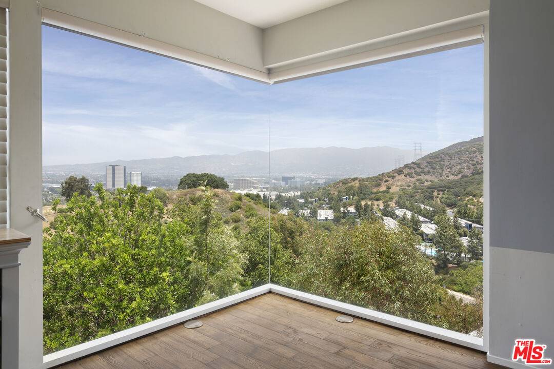 3488 Troy Dr, Los Angeles, CA 90068