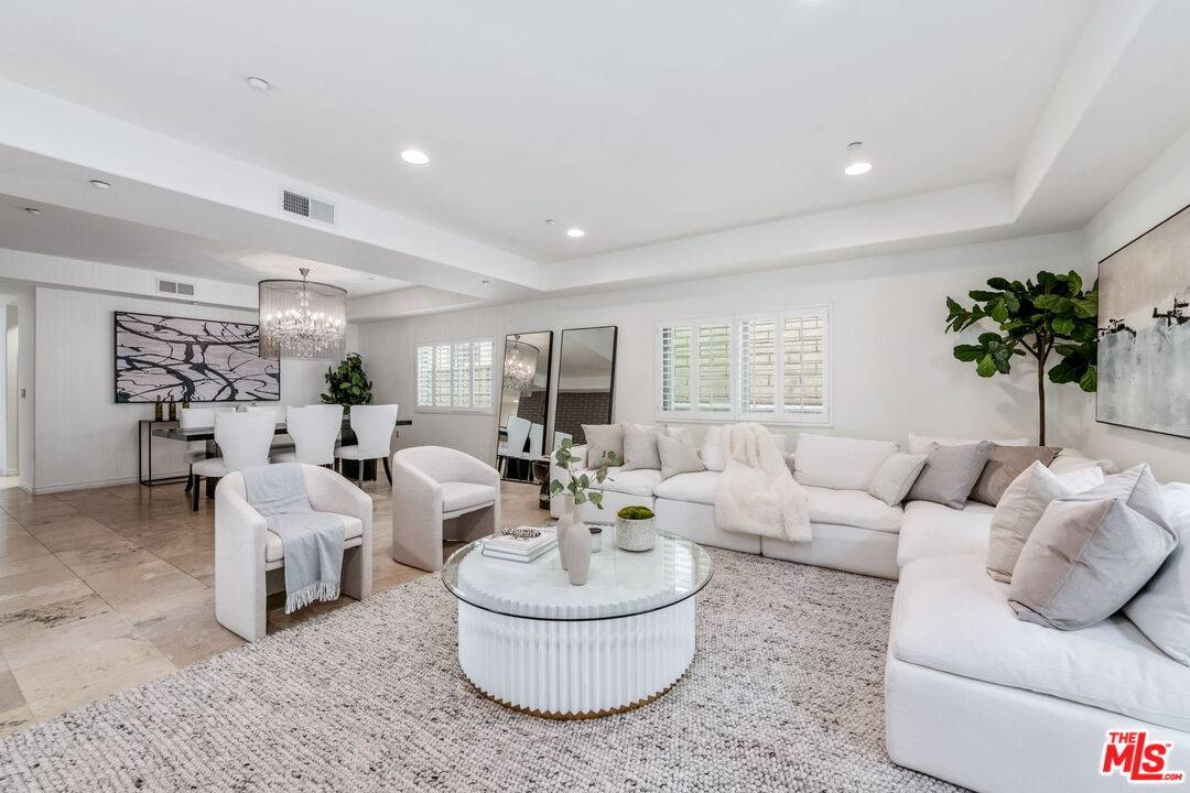 Los Angeles, CA 90049,11633 Chenault St #203