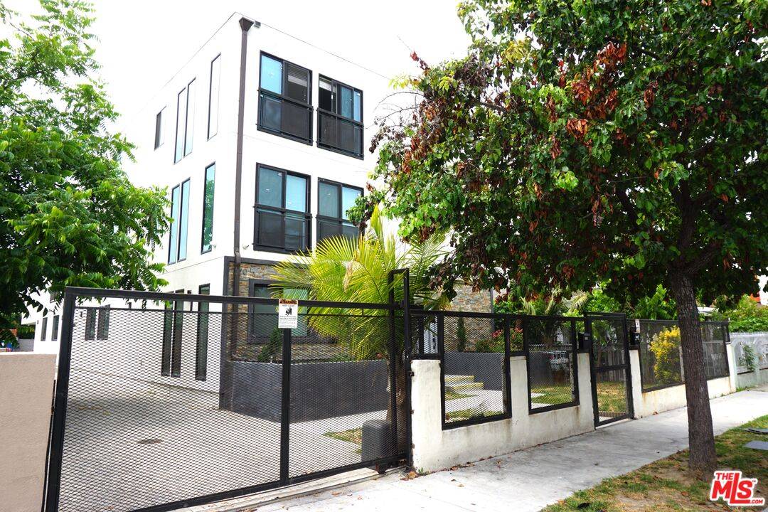 1570 W 36th St, Los Angeles, CA 90018