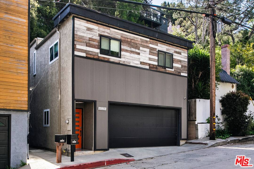 Los Angeles, CA 90046,8328 Kirkwood Dr