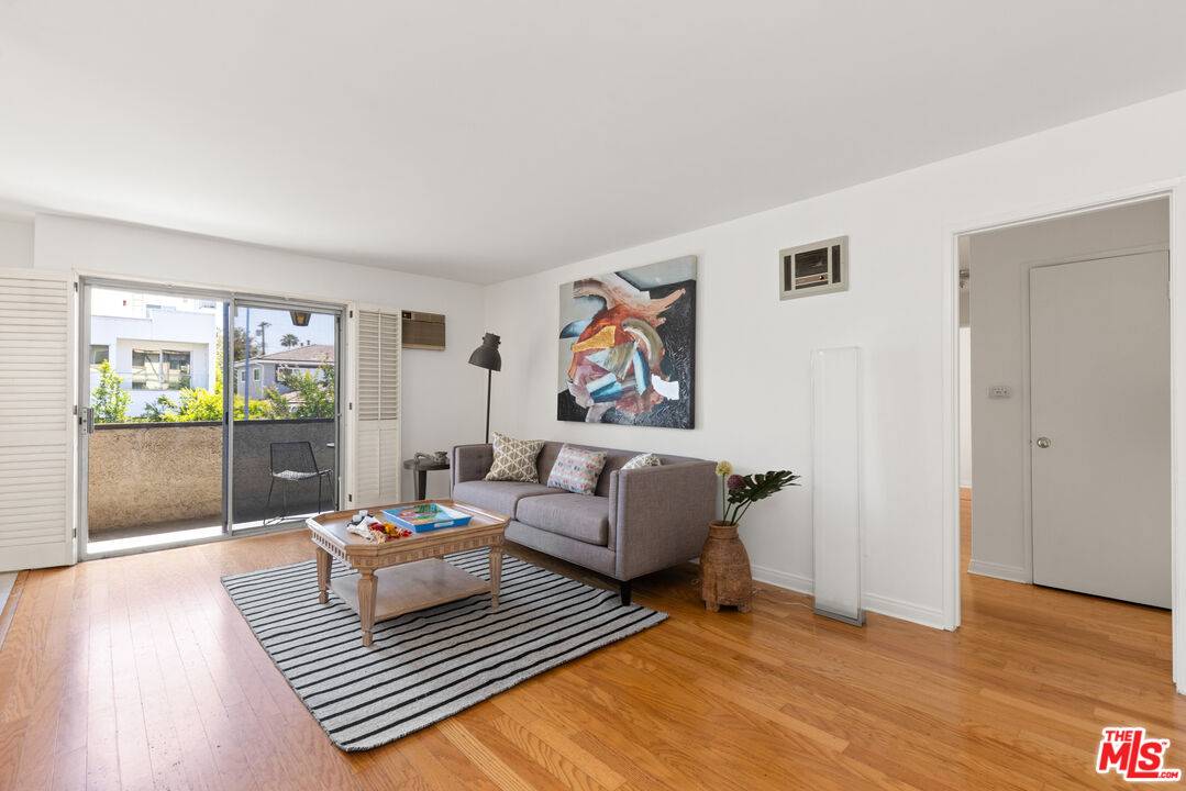 Los Angeles, CA 90025,1914 Corinth Ave #101