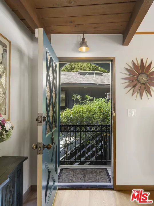 Los Angeles, CA 90046,8944 Wonderland Ave