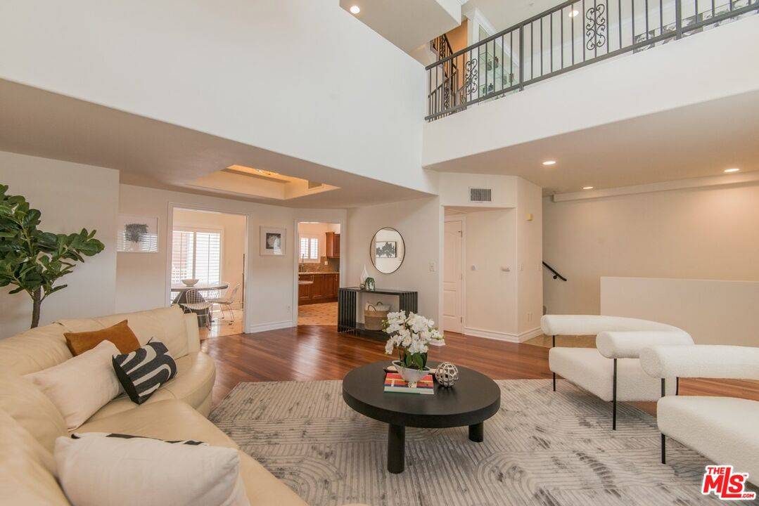 Los Angeles, CA 90025,1747 S Barrington Ave #102