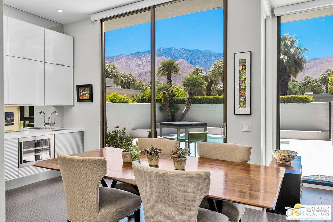 130 W Racquet Club Rd #502, Palm Springs, CA 92262