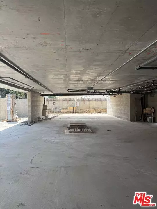 Van Nuys, CA 91411,14728 Friar St