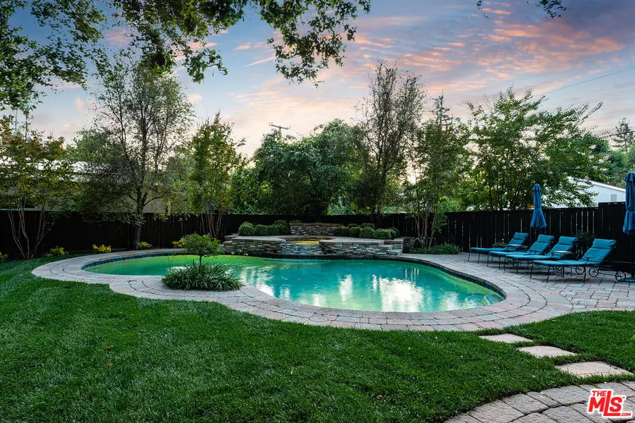 23040 Blue Bird Dr, Calabasas, CA 91302