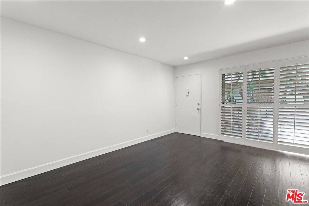 Santa Monica, CA 90405,2311 4th St #220