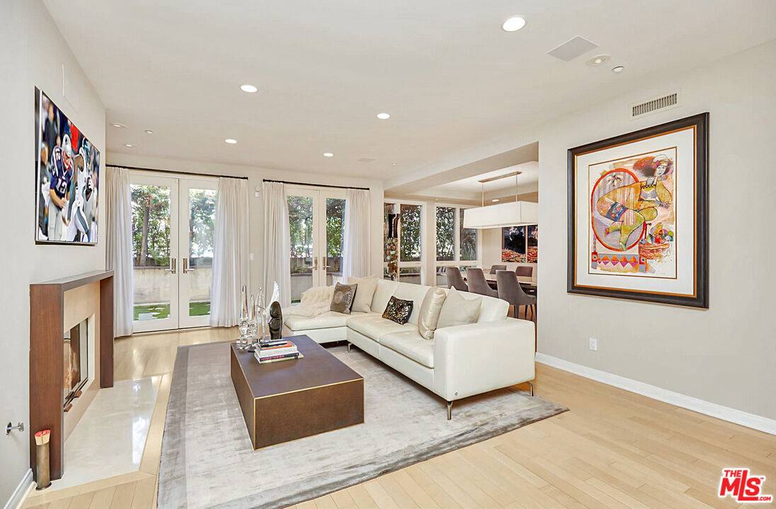 121 N Almont Dr #103, Beverly Hills, CA 90211