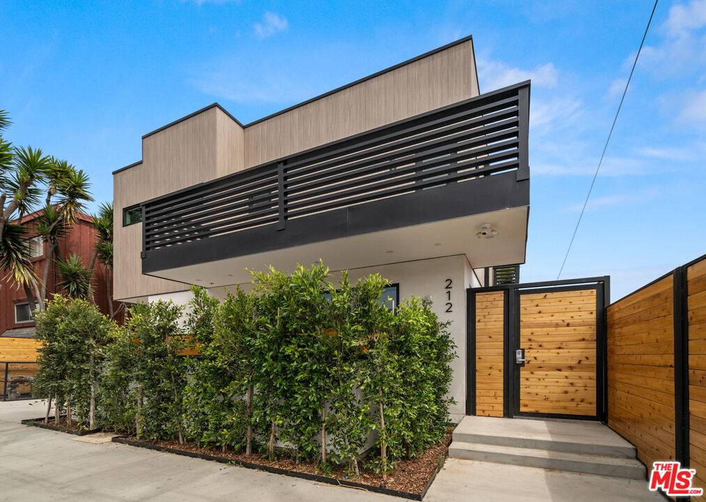 Santa Monica, CA 90405,212 Bay St #1