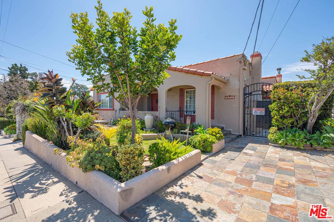 1915 Apex Ave, Los Angeles, CA 90039