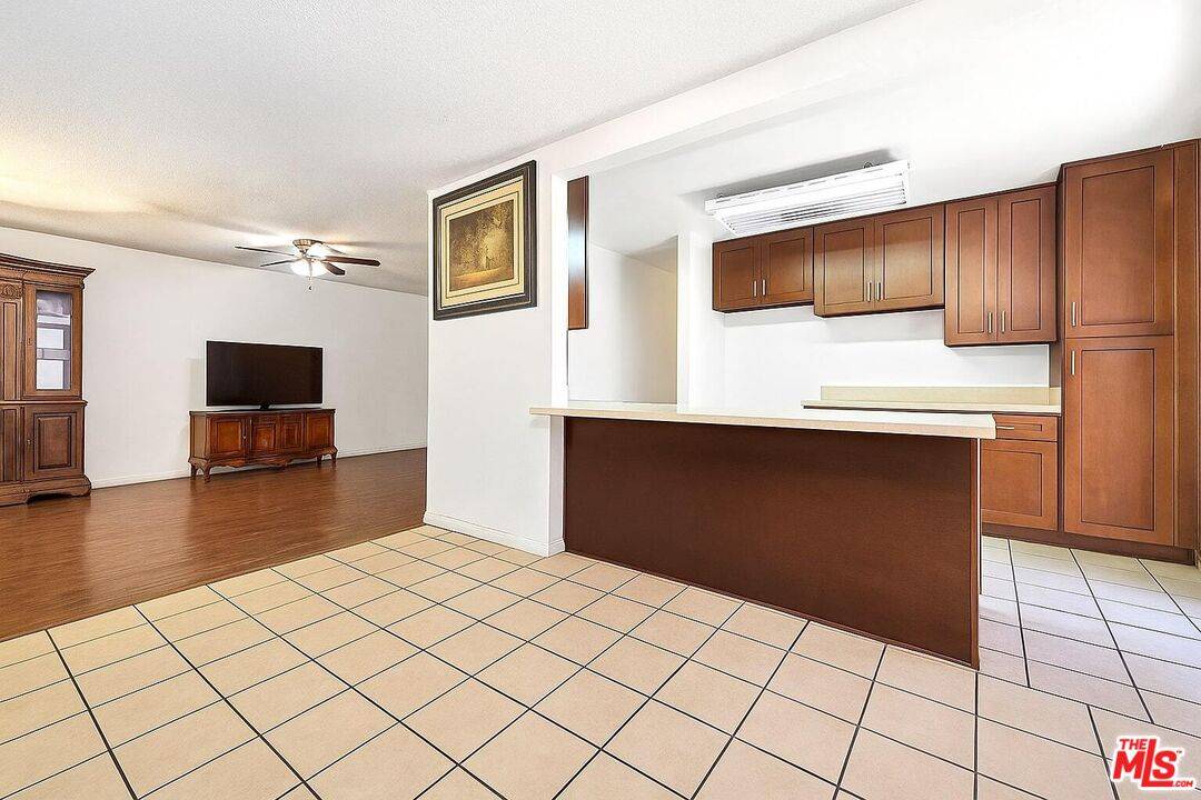 Los Angeles, CA 90018,2912 5th Ave