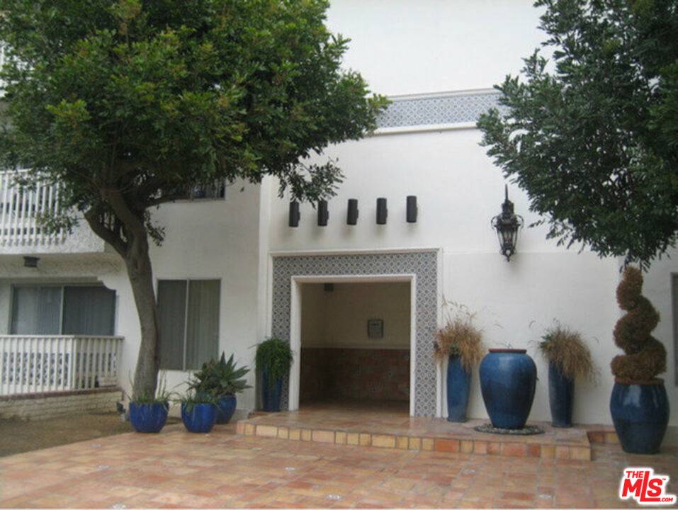 Santa Monica, CA 90405,3111 4th St #218