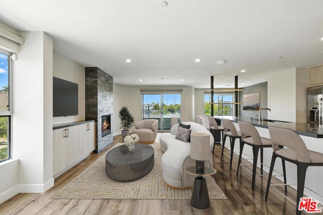 10951 National Blvd #303, Los Angeles, CA 90064