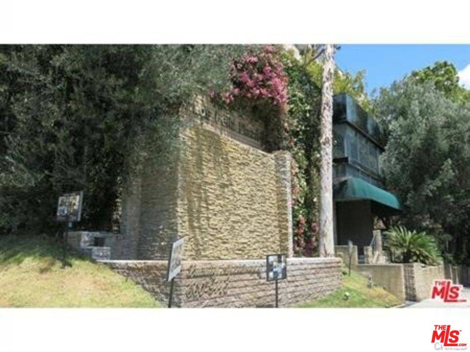 Los Angeles, CA 90027,3949 Los Feliz Blvd #209