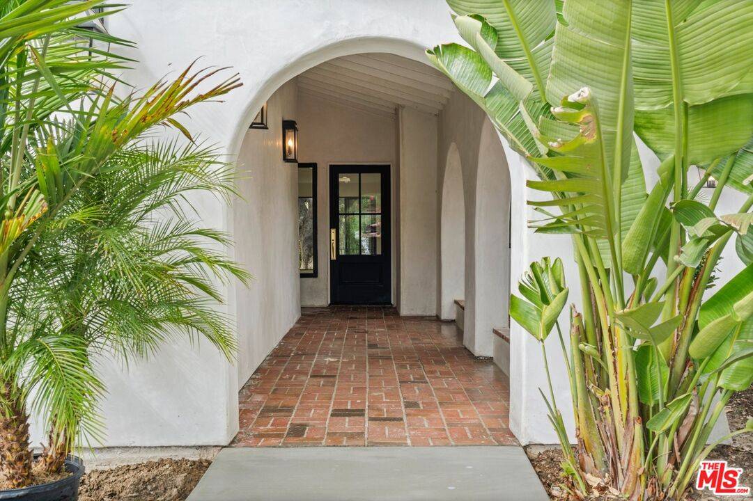3549 Elm Dr, Calabasas, CA 91302