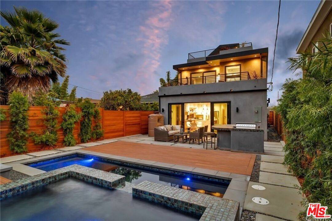12455 Wagner St, Los Angeles, CA 90066