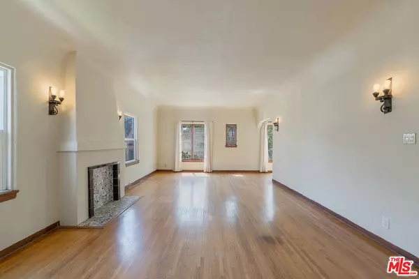 Los Angeles, CA 90036,458 N Genesee Ave