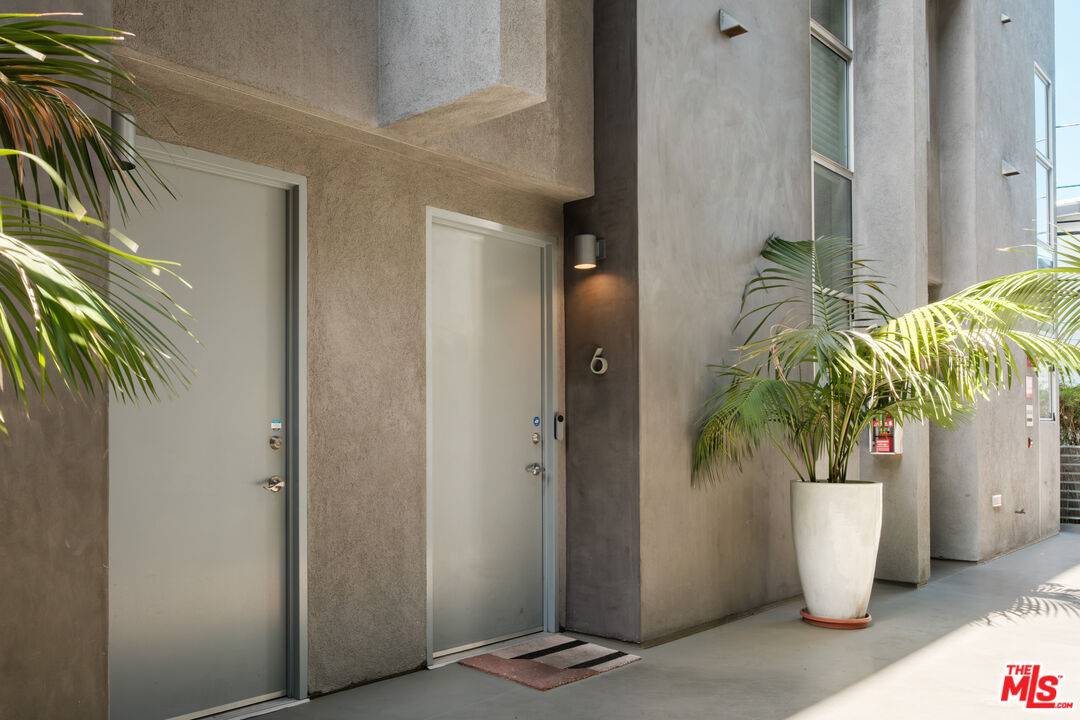 West Hollywood, CA 90046,1220 N Orange Grove Ave #6