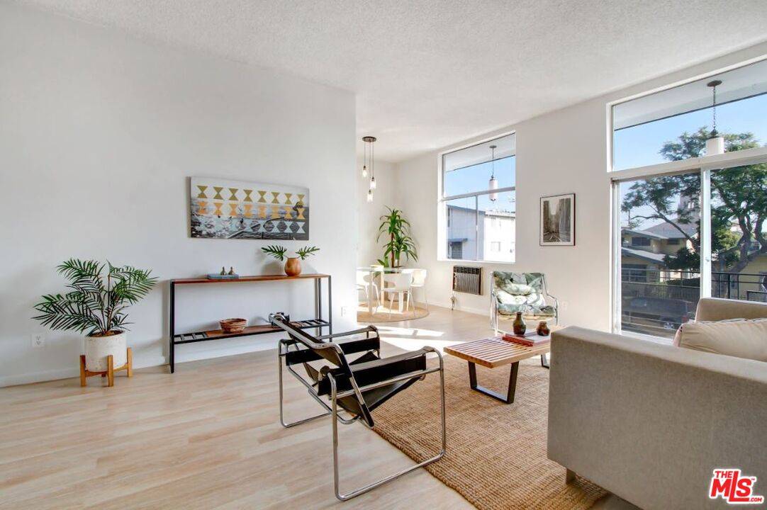 Los Angeles, CA 90029,1045 N Ardmore Ave