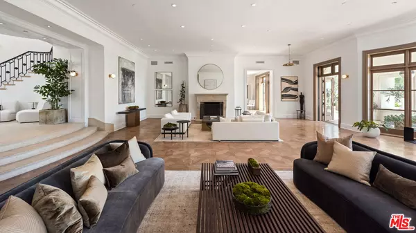 Beverly Hills, CA 90210,9904 Kip DR