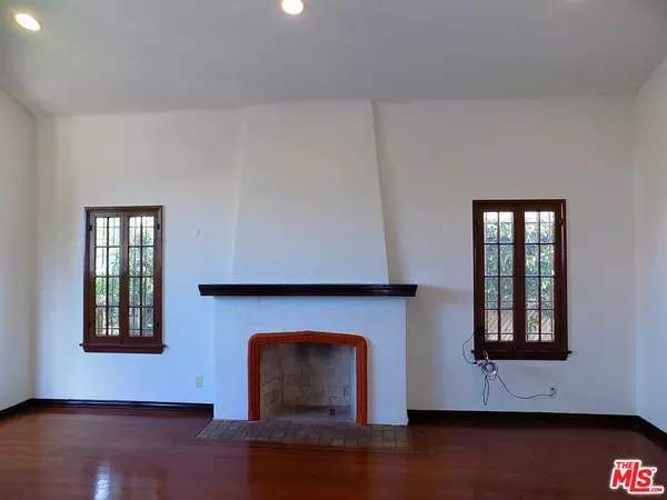 Los Angeles, CA 90048,438 N Edinburgh Ave