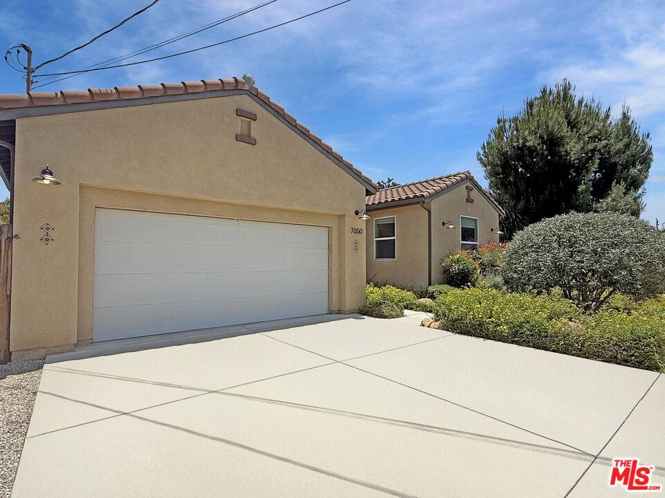 7050 Independence Ave, Canoga Park, CA 91303
