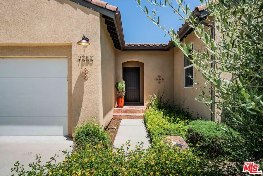 7050 Independence Ave, Canoga Park, CA 91303