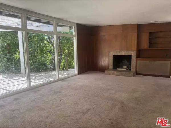 Los Angeles, CA 90049,645 Walther Way