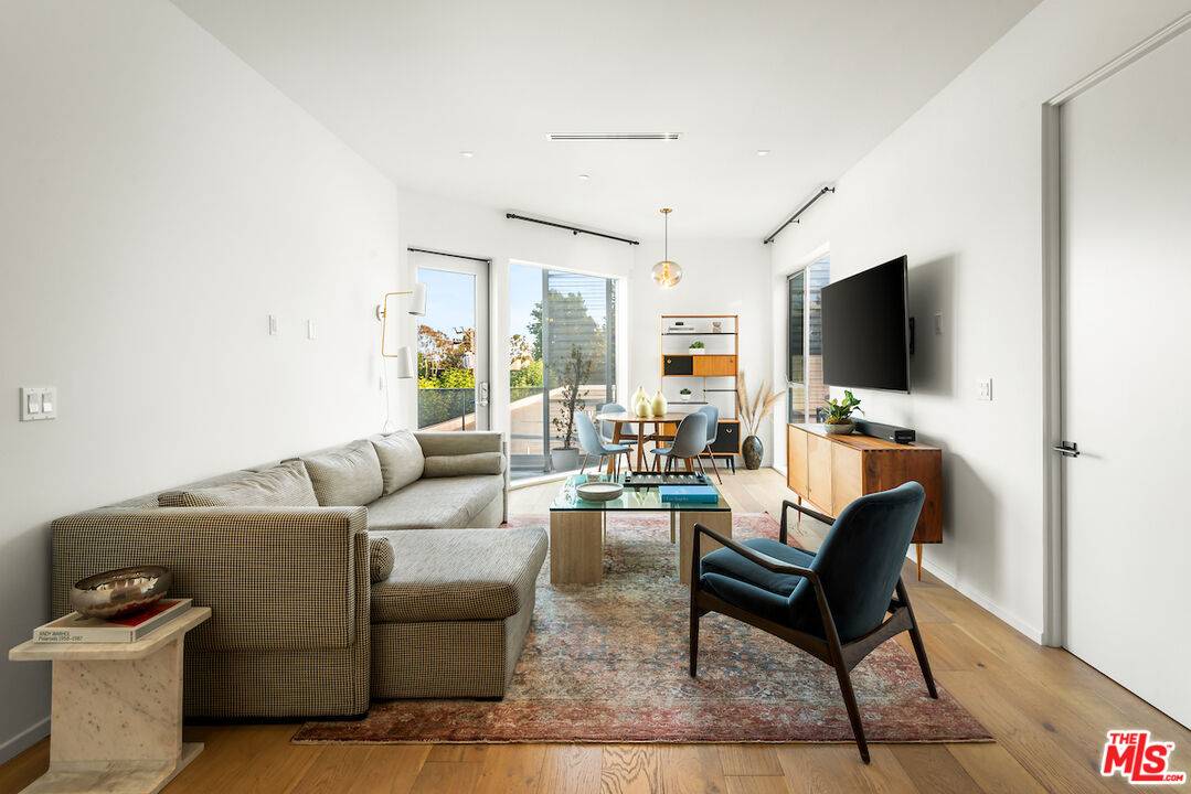 West Hollywood, CA 90069,1030 N Kings Rd #407